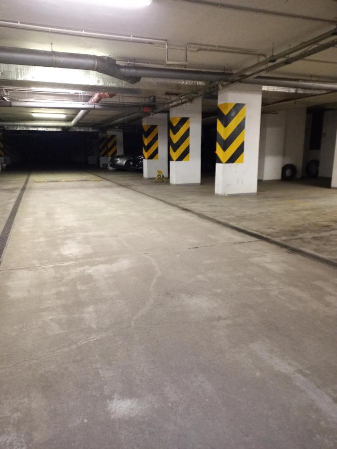 B & S - Free Garage Parking Apartment