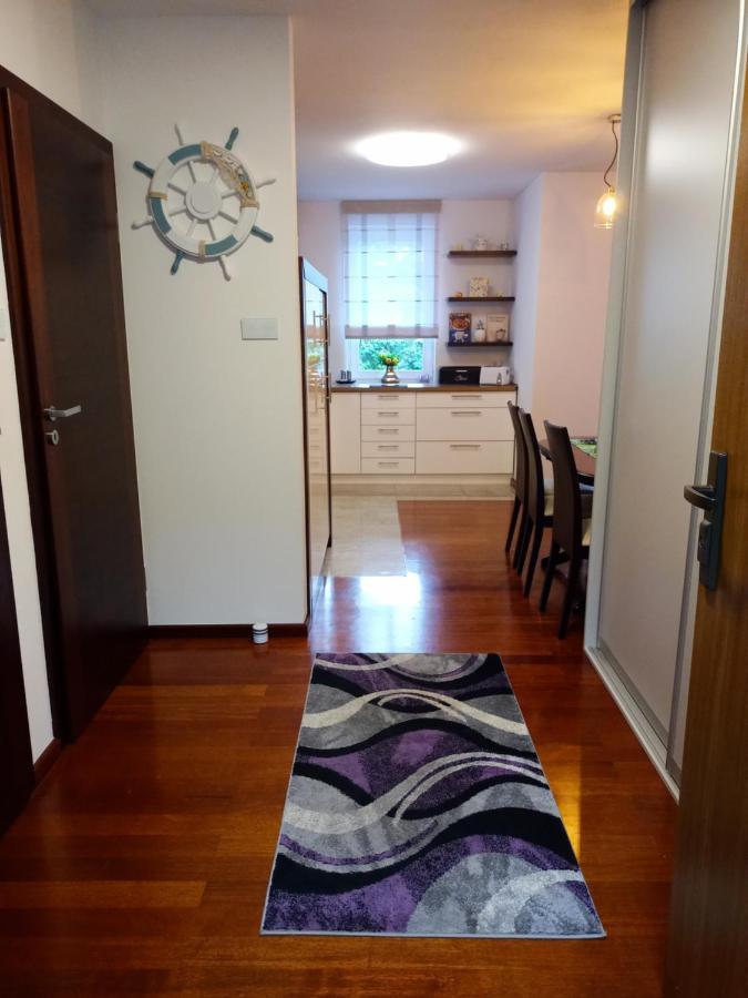 Apartment B & S - Free Garage Parking *