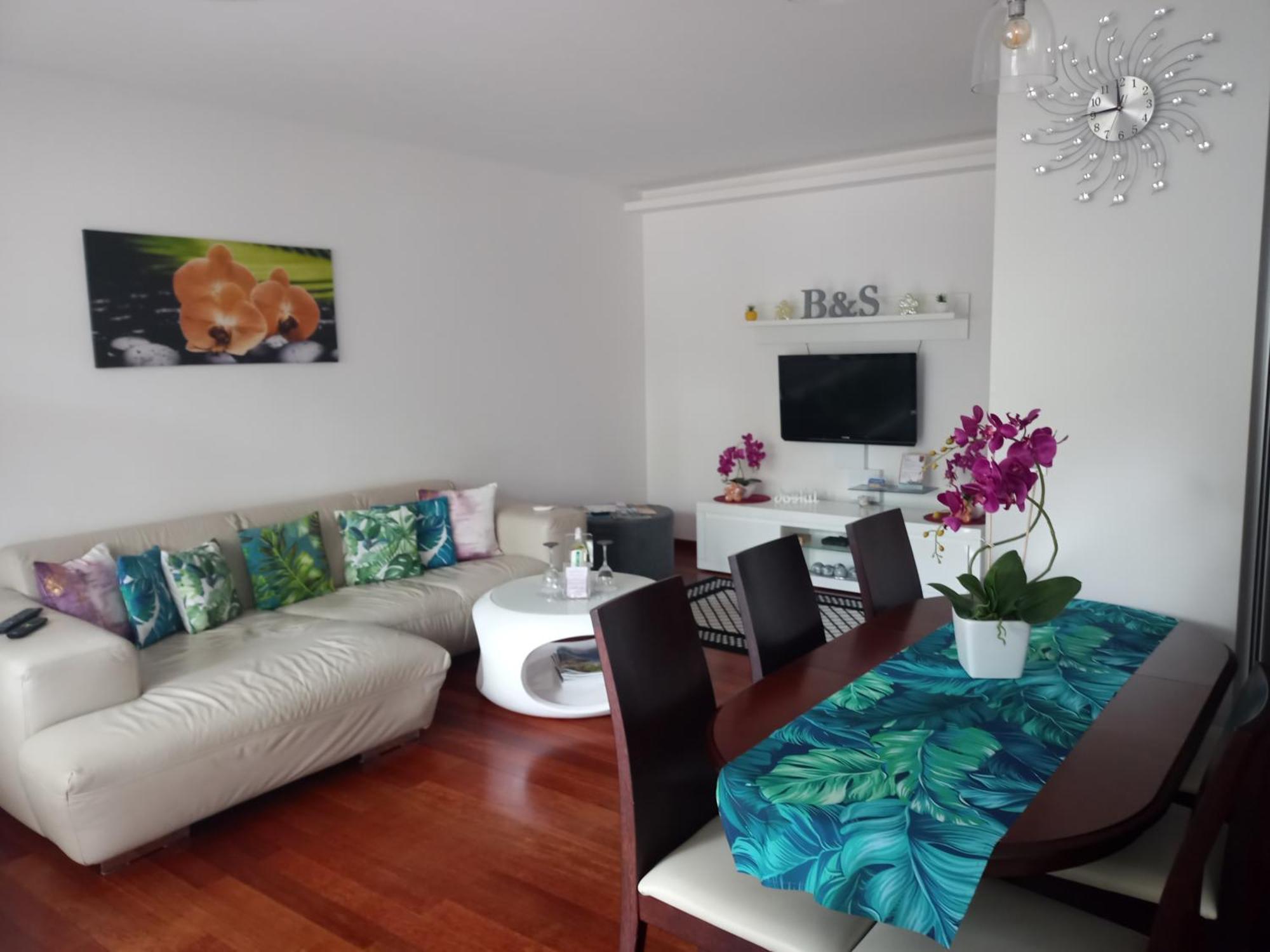 B & S - Free Garage Parking Apartment